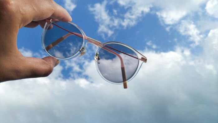Progressive-Lenses-vs-Transition-Lenses-700x394.jpg